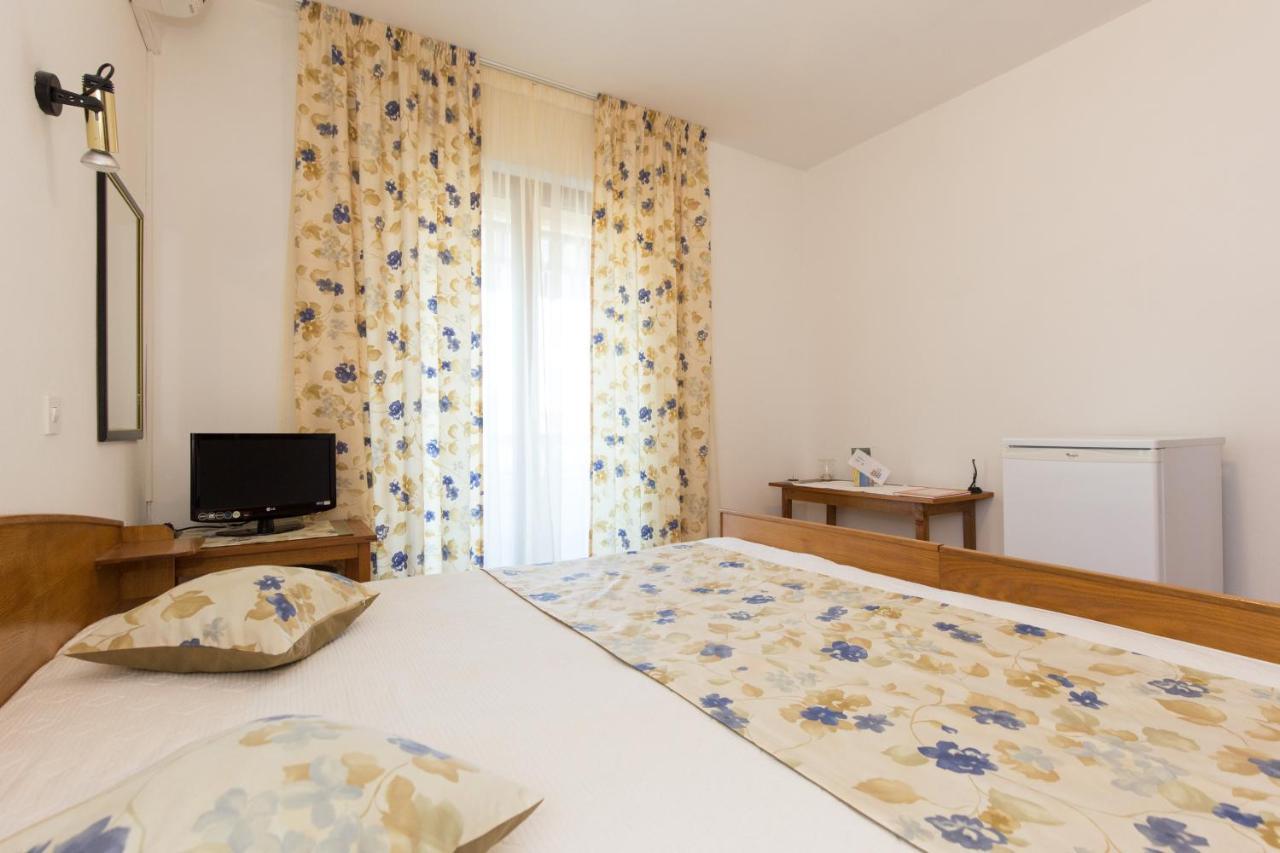 Apartment & Room Dinka, Krk Krk Town Extérieur photo