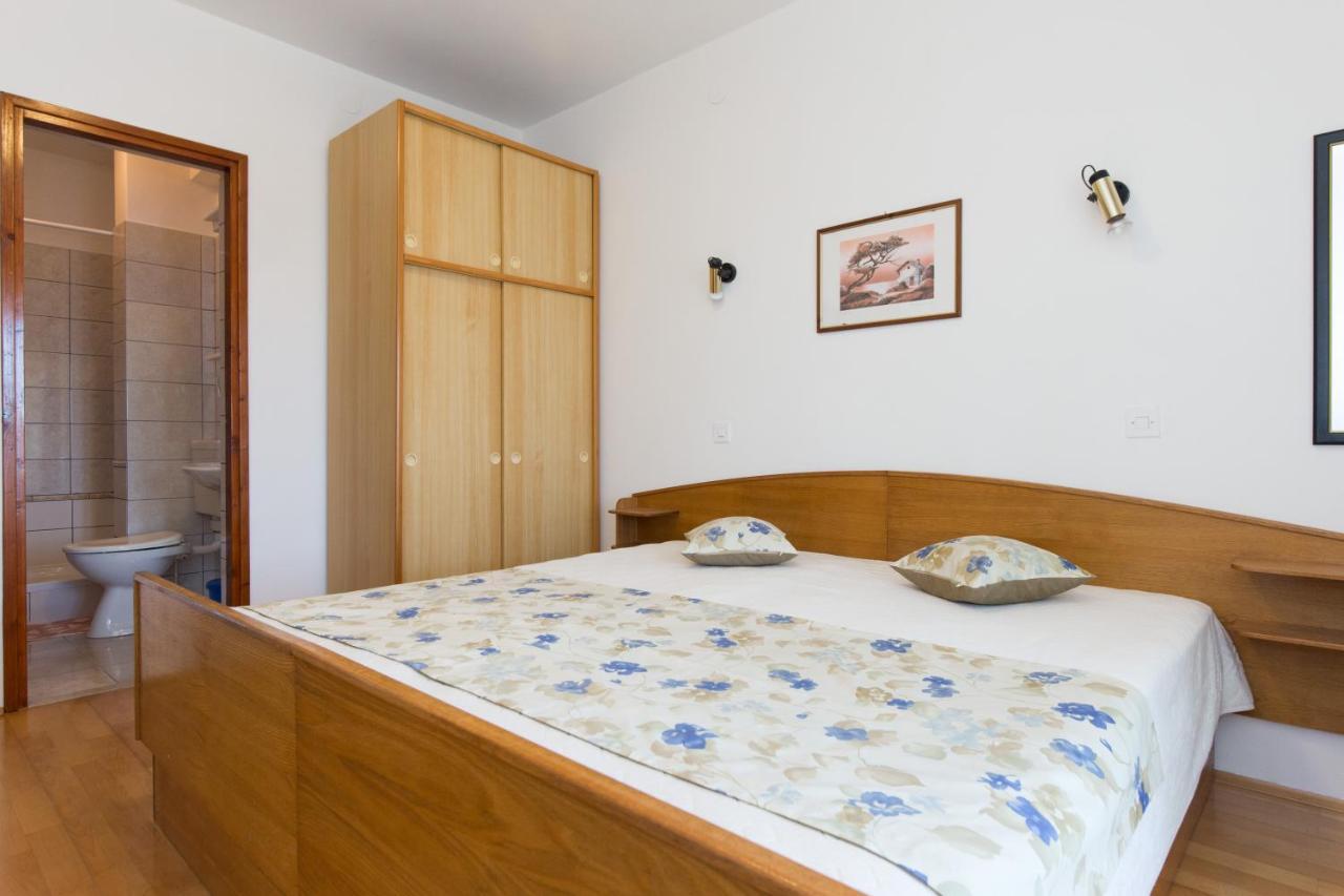 Apartment & Room Dinka, Krk Krk Town Extérieur photo