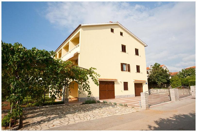 Apartment & Room Dinka, Krk Krk Town Extérieur photo